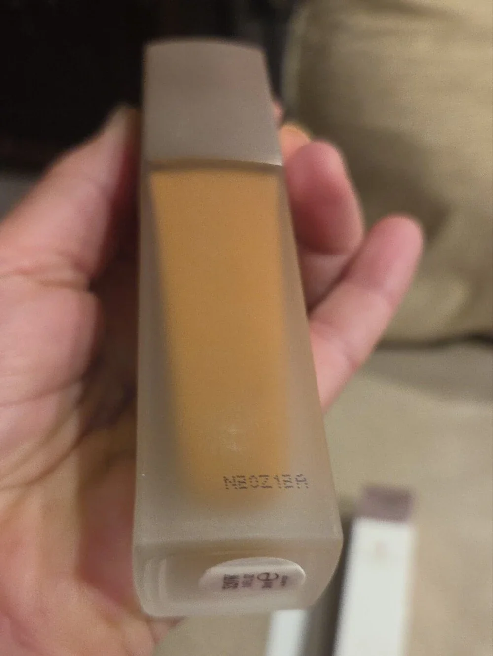 Elizabeth Arden Flawless Finish Foundation - Warm Tan Bottle with White Box